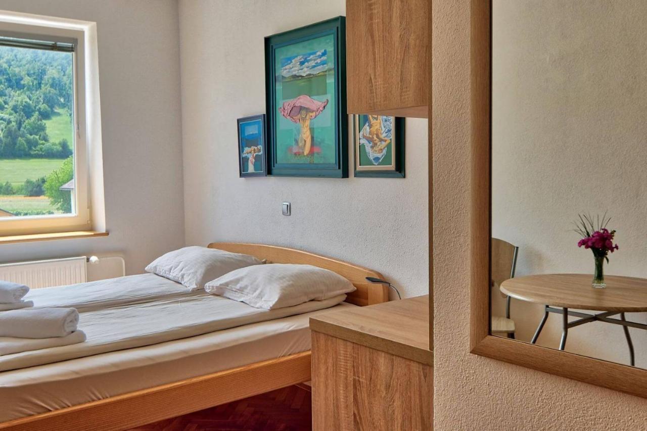 Prenocisca Miklavcic Hotel Nova Vas  Eksteriør billede